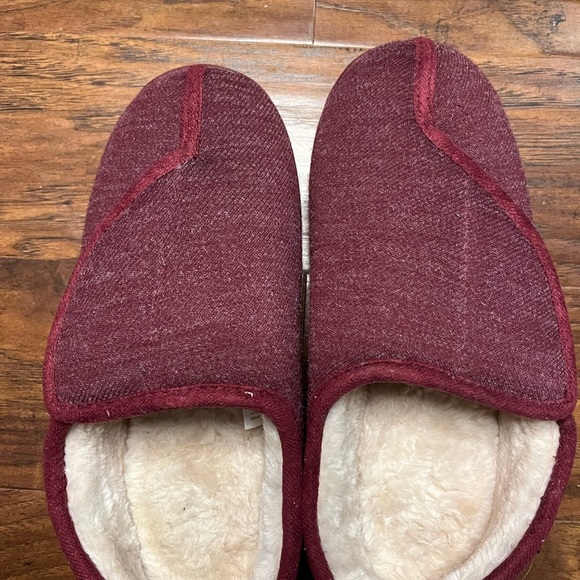 LongBay Maroon Memory Foam Slippers Size 9 Men / 11 Women - Picture 1 of 4